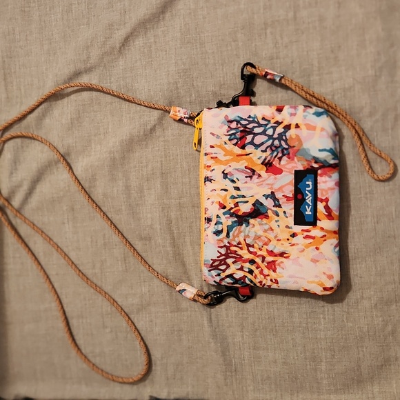 Kavu EUC small crossbody or wristlet purse - Picture 2 of 10
